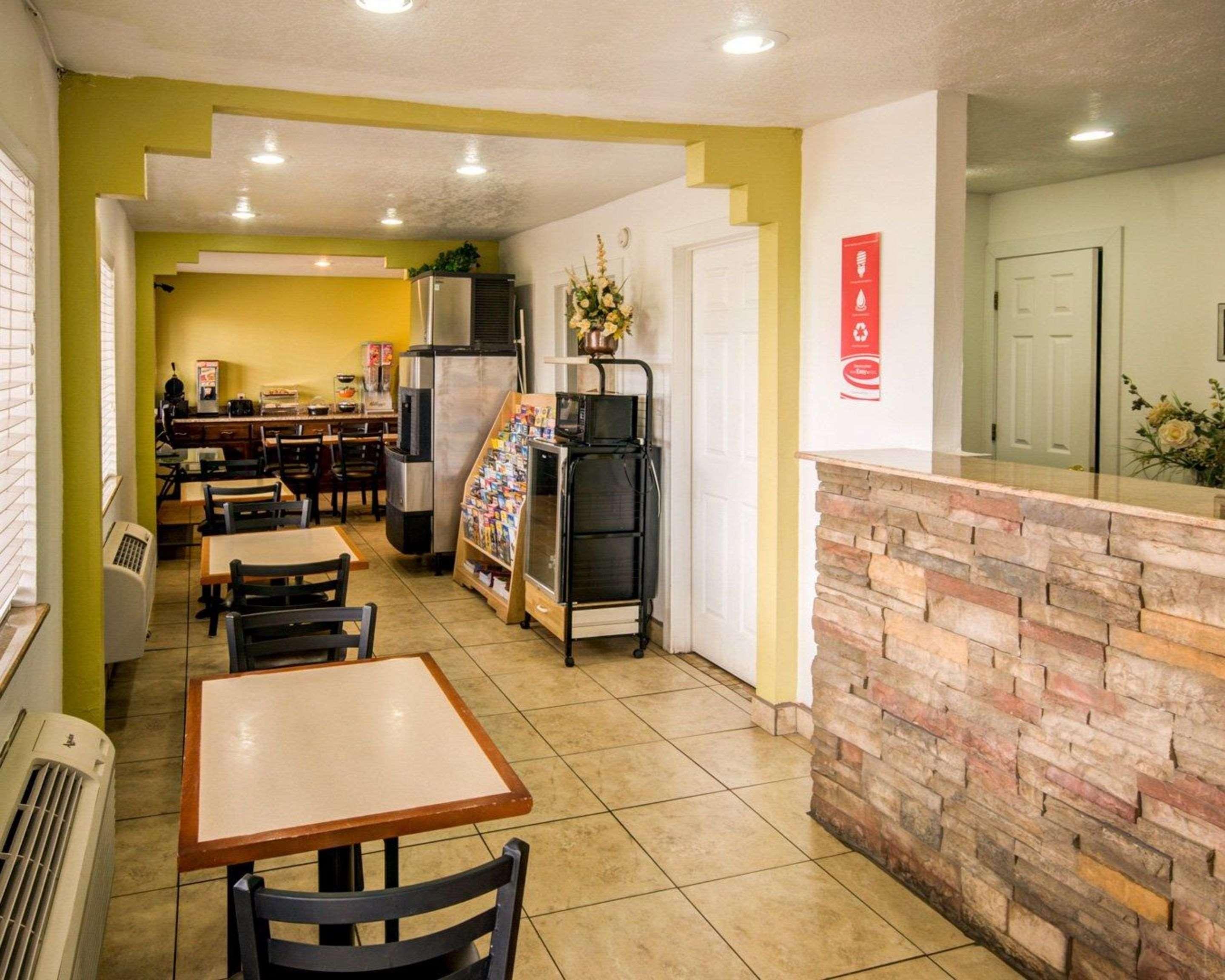 Econo Lodge East Albuquerque Exterior photo
